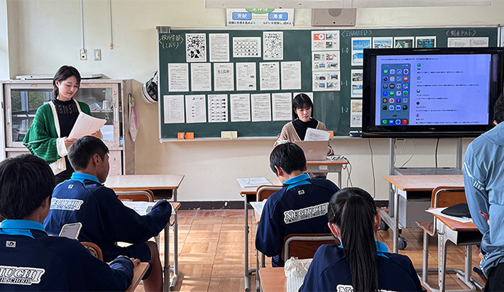 学校での説明会の写真